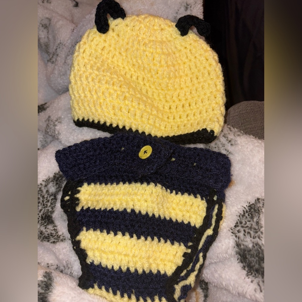 Handmade Crochet Bee Hat & Diaper Cover Set for Infants 1-4 Months
